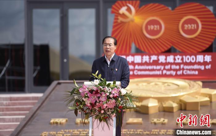 圖為中共青海省委常委、秘書(shū)長(zhǎng)于叢樂(lè)致辭。　陳文年 攝