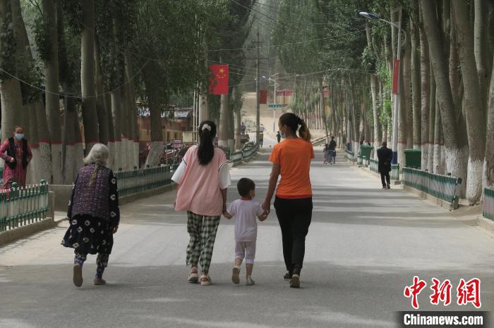 圖為進藏先遣英雄連誓師地原址所在的新疆維吾爾自治區(qū)和田地區(qū)于田縣普魯村現(xiàn)貌?！畛坛?攝