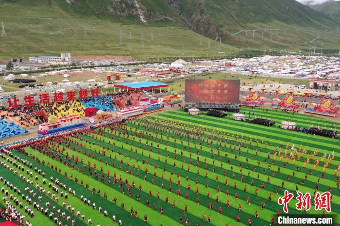 圖為玉樹藏族自治州成立70周年慶祝大會(huì)現(xiàn)場(chǎng)?！●R銘言 攝