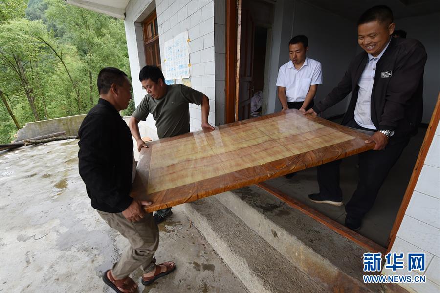 （新華全媒+）（7）千里“挪窩”，踏實(shí)開啟新生活