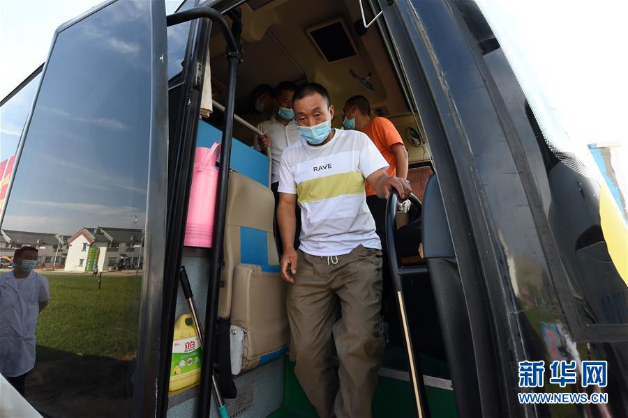 （新華全媒+）（19）千里“挪窩”，踏實(shí)開啟新生活