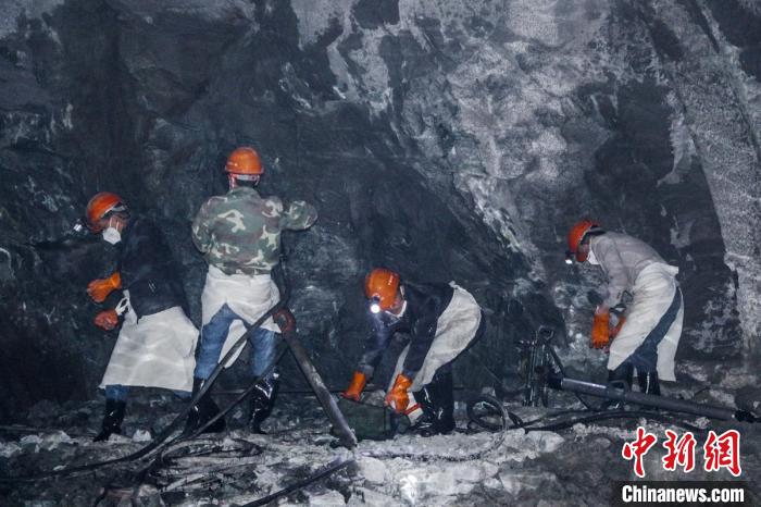 隧道開挖作業(yè)施工現(xiàn)場?！】蛋蛡髅焦﹫D