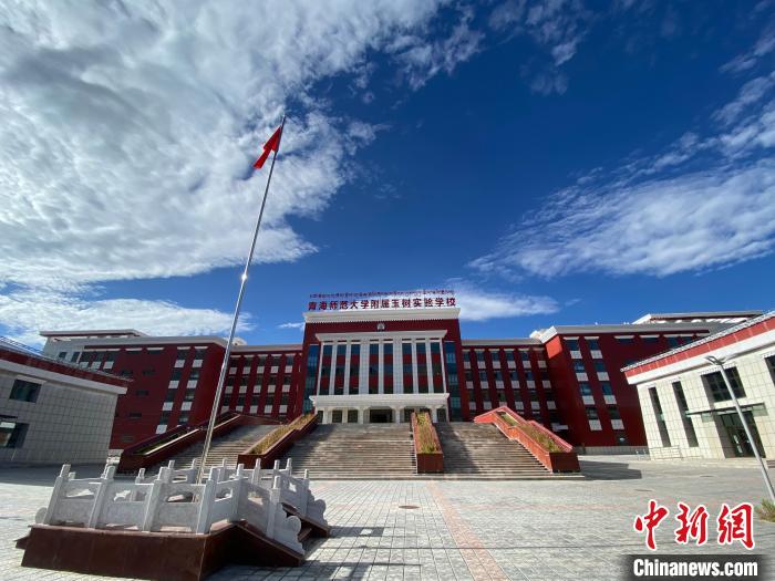 瀾滄江畔開(kāi)出“教育格?；ā保含F(xiàn)代教育和生態(tài)教育并重