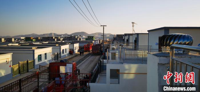 圖為蘭州新區(qū)移民安置區(qū)?！∥航ㄜ?攝