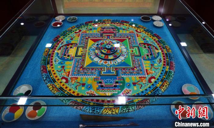 圖為藏醫(yī)藥佛壇城?！●R銘言 攝