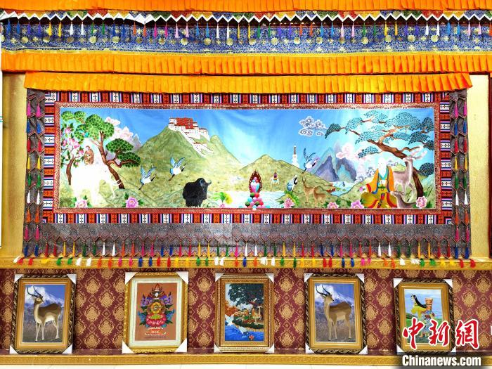 圖為藏繡作品。　祁增蓓 攝