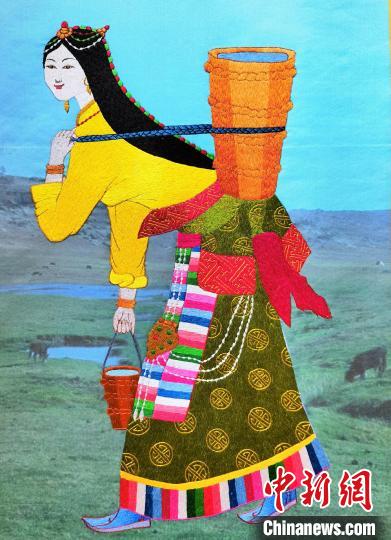 圖為藏繡作品《背水姑娘》。　祁增蓓 攝