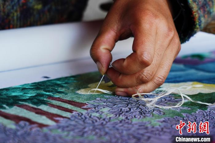 圖為“藏繡”細節(jié)圖?！●R銘言 攝
