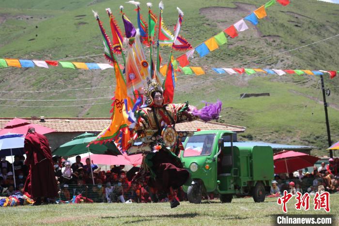 圖為表演現(xiàn)場?！“喱斂h文體旅游廣電局 供圖