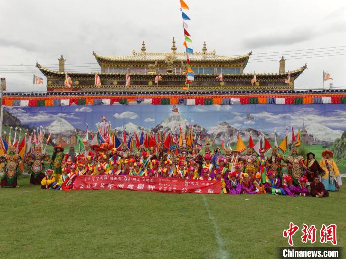 圖為全體演員合影?！“喱斂h文體旅游廣電局 供圖