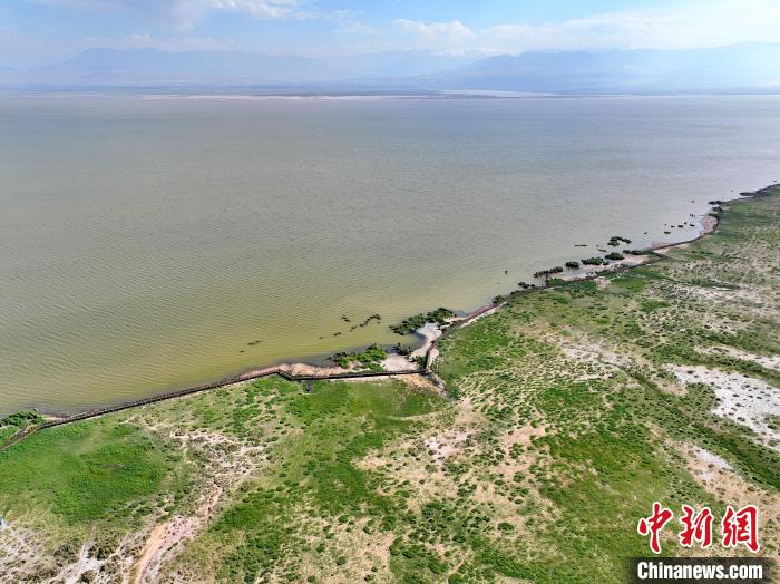 圖為航拍都蘭湖國家濕地公園。　祁增蓓 攝