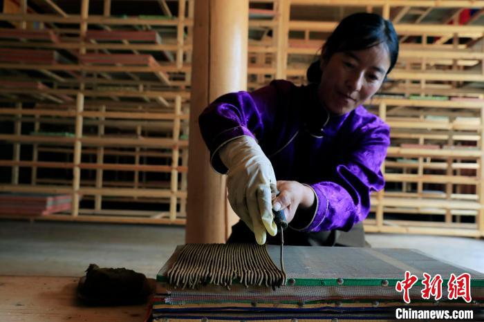 擠壓成香?！⊥趵?攝