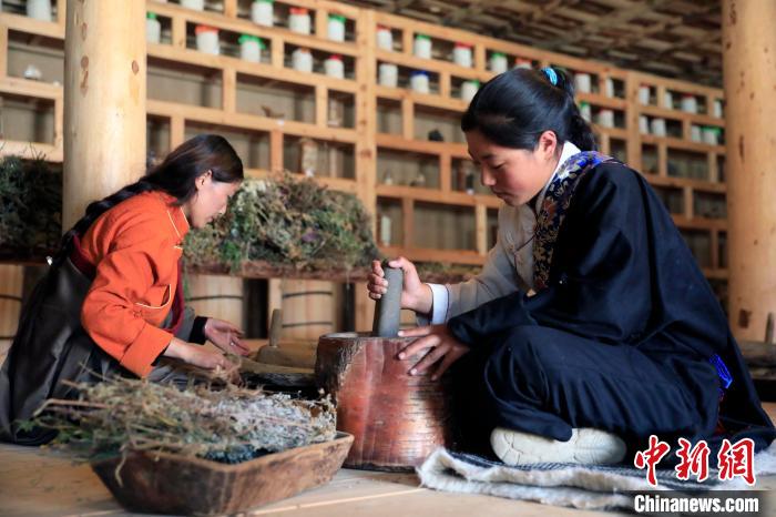 藥材搗碎?！⊥趵?攝