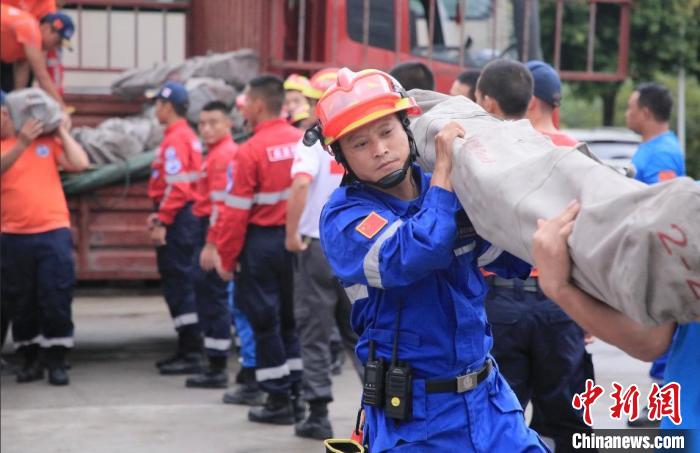 從汶川到瀘定，14年來他們依舊“在現(xiàn)場(chǎng)”