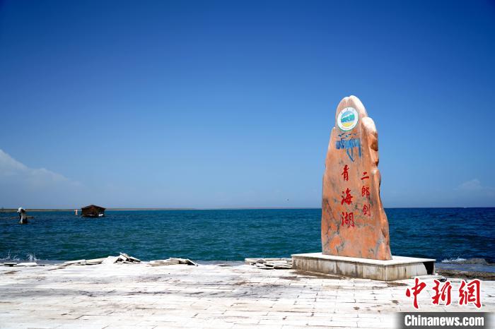 圖為青海湖景區(qū)一角?！O睿 攝