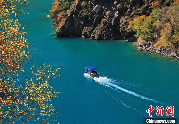 松坪溝風(fēng)光?！『吻搴?攝