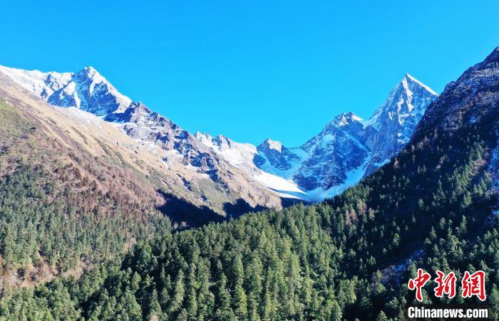 畢棚溝景區(qū)風(fēng)光?！“苍?攝