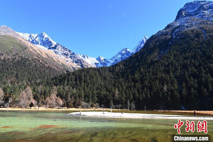 畢棚溝景區(qū)風(fēng)光。　安源 攝