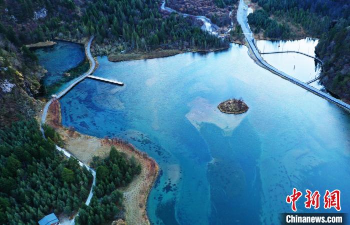 畢棚溝景區(qū)風(fēng)光?！“苍?攝