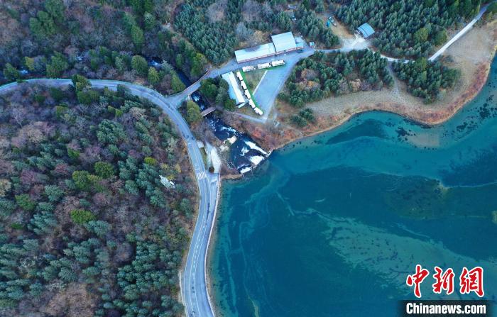 畢棚溝景區(qū)風(fēng)光?！“苍?攝