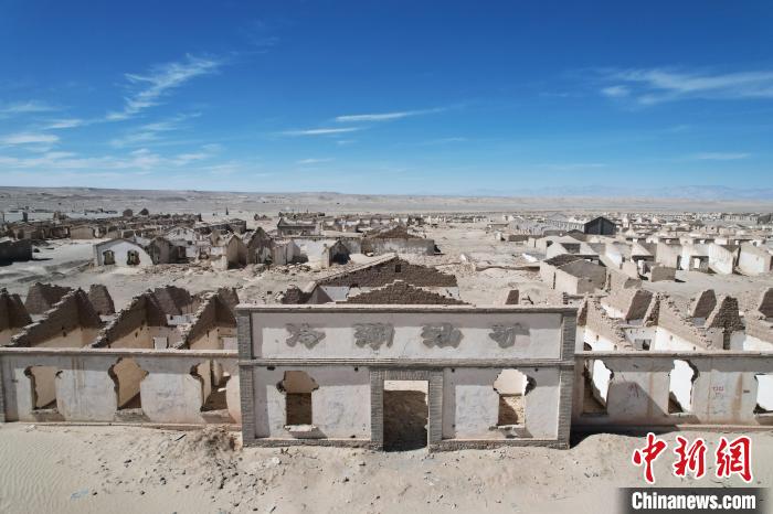 航拍青海省海西蒙古族藏族自治州茫崖市冷湖石油工業(yè)遺址保護(hù)區(qū)?！●R銘言 攝