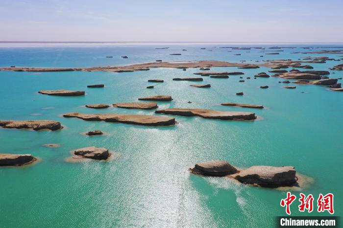 航拍青海大柴旦烏素特水上雅丹奇特景觀?！●R銘言 攝