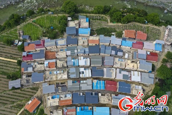 我們的家園｜小蘋(píng)果帶動(dòng)大產(chǎn)業(yè)，帶你看看這座阿壩州小村的鄉(xiāng)村振興新模式