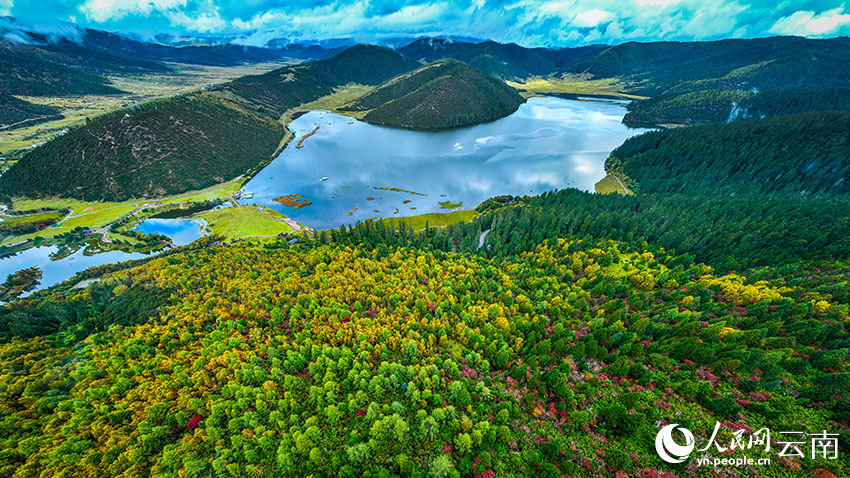 秋日普達(dá)措。格瑪攝