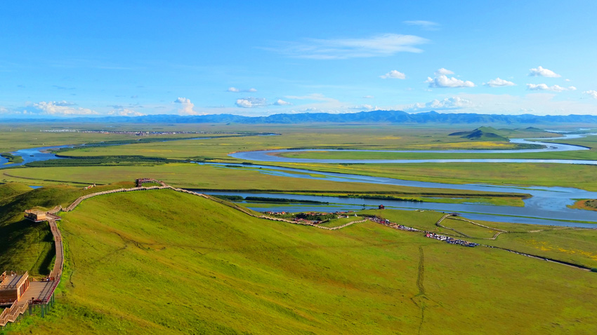 黃河九曲，盛夏風(fēng)光。阿壩州委宣傳部供圖