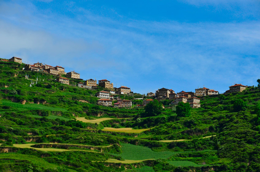 美麗藏寨，安居愉快。阿壩州委宣傳部供圖