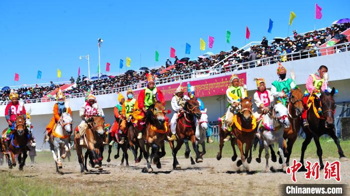 圖為開賽瞬間?！垈?攝