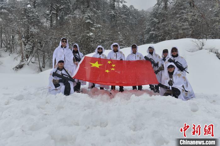 圖為主權(quán)宣誓?！铎o 攝