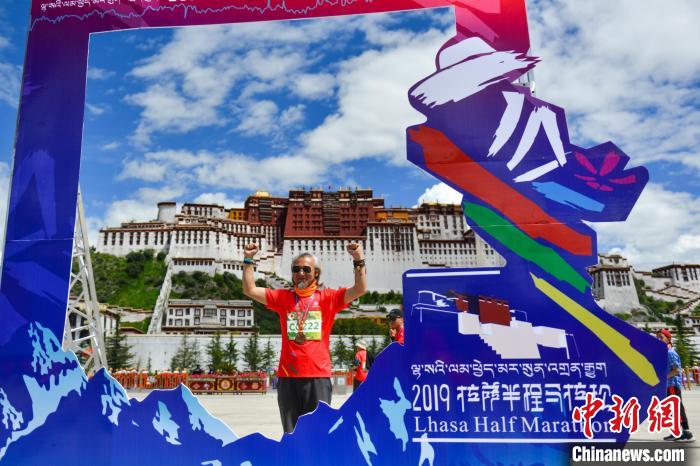 資料圖為2019年8月18日，拉薩舉行半程馬拉松賽。　江飛波 攝
