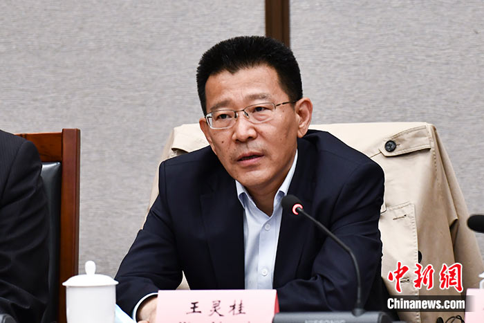 5月16日，由中國(guó)社會(huì)科學(xué)院西藏智庫(kù)、中國(guó)社會(huì)科學(xué)院民族學(xué)與人類學(xué)研究所主辦的第五屆西藏智庫(kù)國(guó)際論壇在北京舉行。中國(guó)社會(huì)科學(xué)院副院長(zhǎng)王靈桂在致辭中表示，今年是西藏和平解放70周年，西藏人民團(tuán)結(jié)奮斗，把貧窮落后的舊西藏建設(shè)成經(jīng)濟(jì)發(fā)展、文化繁榮、社會(huì)進(jìn)步、環(huán)境良好、生活幸福的社會(huì)主義新西藏，西藏歷史上第一次徹底消滅了絕對(duì)貧困，同全國(guó)人民一起，西藏各族人民已經(jīng)走進(jìn)全面建成小康社會(huì)的新時(shí)代，進(jìn)入歷史發(fā)展的新坐標(biāo)。 <a target='_blank' ><p  align=