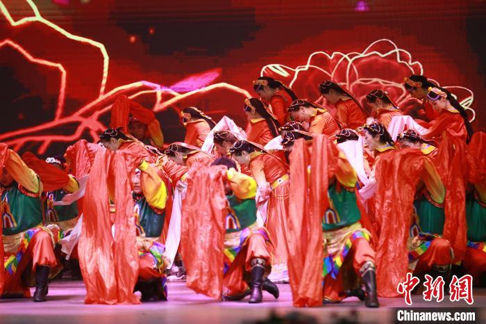 圖為農(nóng)行西藏分行演出現(xiàn)場。　農(nóng)行西藏分行 供圖