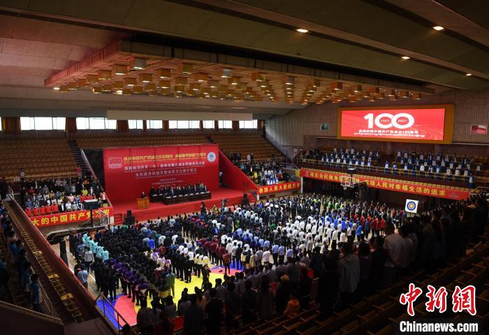 圖為西藏自治區(qū)區(qū)(中)直單位第六屆全民健身運(yùn)動(dòng)會(huì)、全民健身體驗(yàn)月暨體育文化展活動(dòng)現(xiàn)場(chǎng) 貢嘎來(lái)松 攝