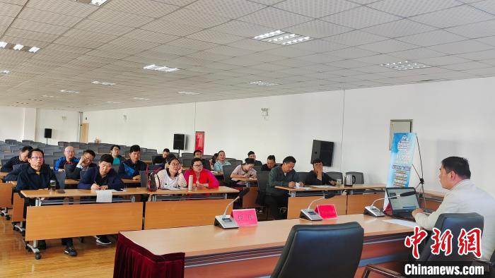 圖為培訓(xùn)會(huì)現(xiàn)場(chǎng)?！∝暽＠?攝