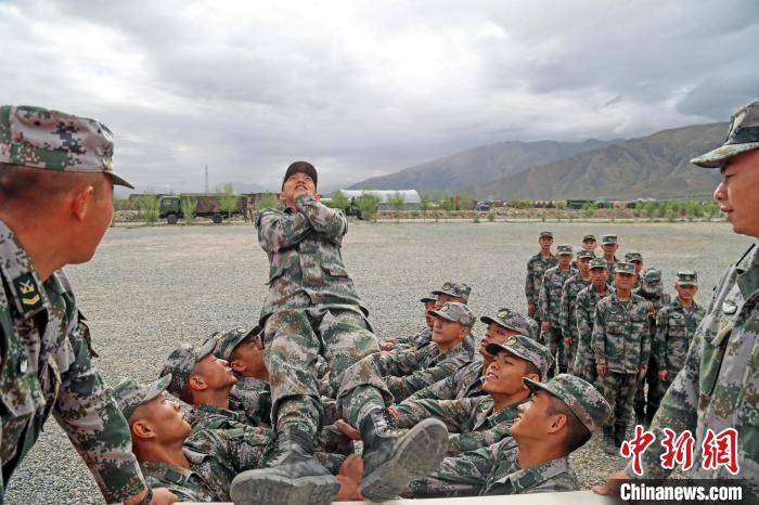 信任背摔?！《魏晡?攝