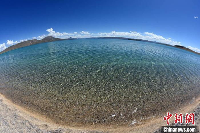 錯(cuò)鄂湖水清澈透明?！?lt;a target='_blank' ></p><p  align=