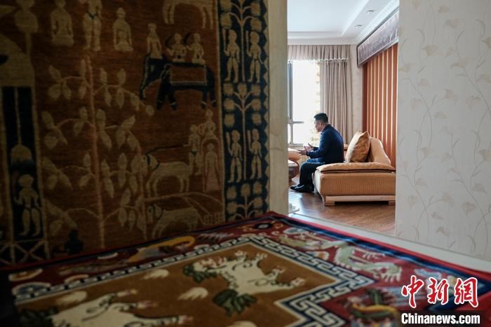 8月4日，次旦在拉薩的公司里懸掛展示的精美藏毯。 <a target='_blank' ><p  align=