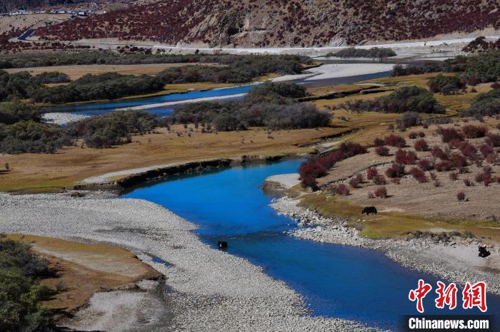 資料圖為拉薩市墨竹工卡縣境內(nèi)的美景?！∝暩聛硭?攝