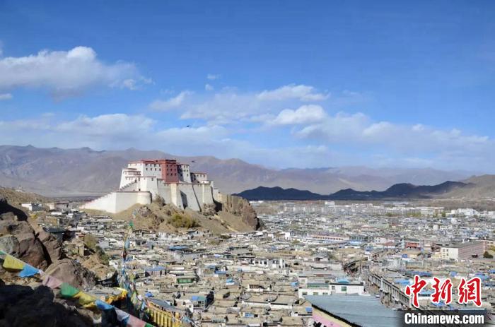 日喀則是“千山之宗，萬水之源”，有著大城市所向往的天然資源。　華東師大供圖