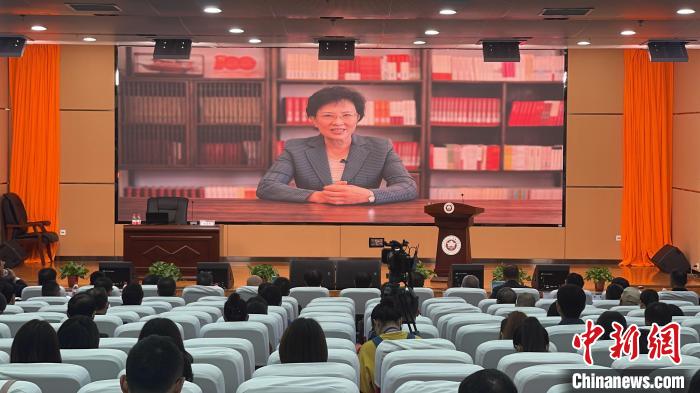 中國數(shù)百名專家學(xué)者齊聚共商西藏“穩(wěn)定、發(fā)展、生態(tài)、強(qiáng)邊”四件大事