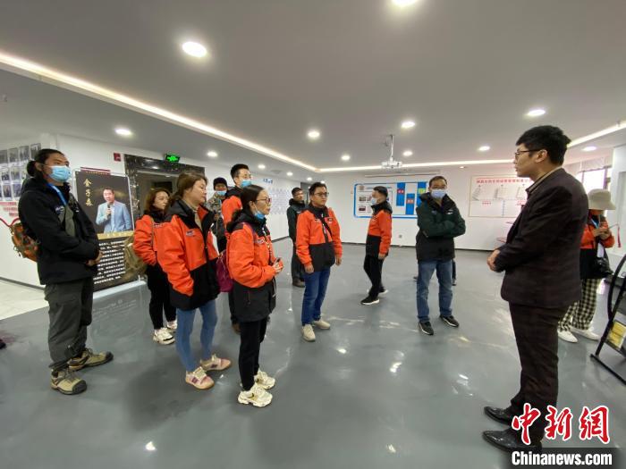 圖為2021瀾湄萬里行中外媒體在昌都新區(qū)采訪。　李江寧 攝