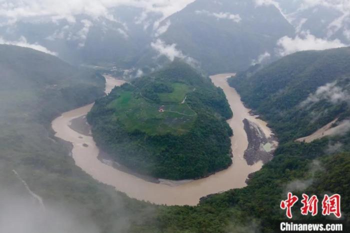 雅魯藏布江果果塘大拐彎。