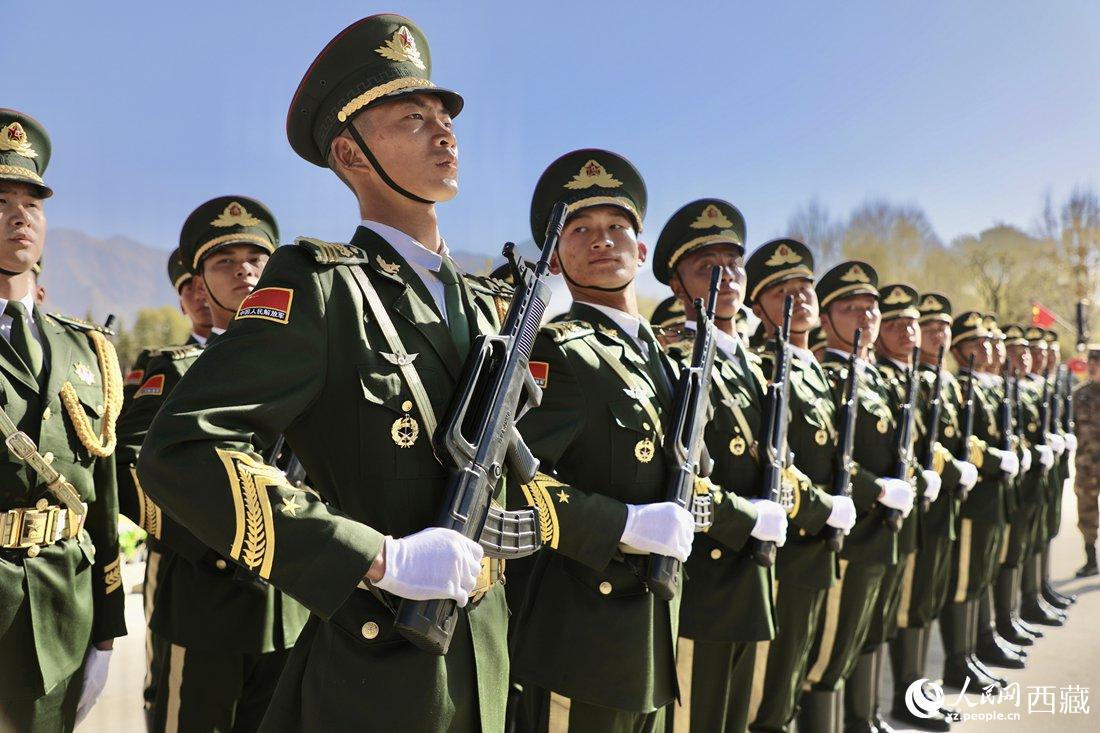 國旗護(hù)衛(wèi)隊隊員。人民網(wǎng)次仁羅布 攝