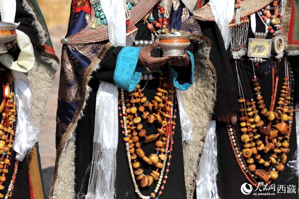 獨具特色的“飛天服飾”。人民網(wǎng) 李海霞攝