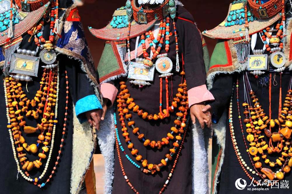 精美的“飛天服飾”。人民網(wǎng) 李海霞攝