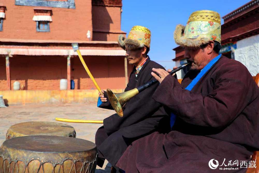 “宣”舞配樂師。人民網(wǎng) 李海霞