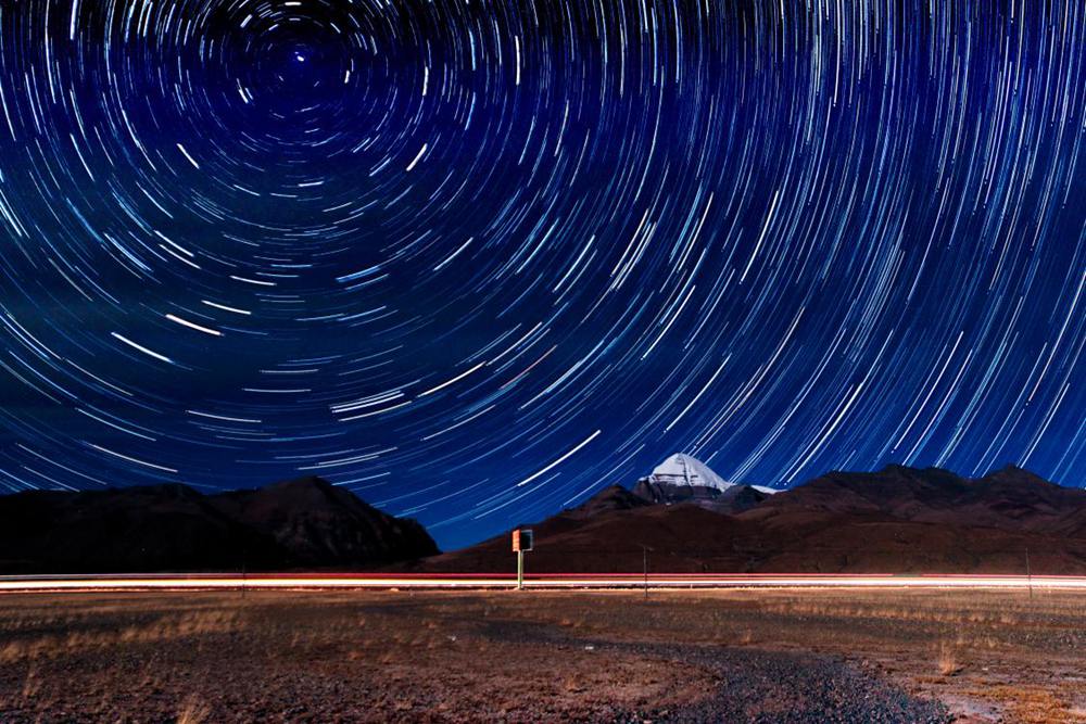 星垂平野闊。貢覺(jué)群培攝